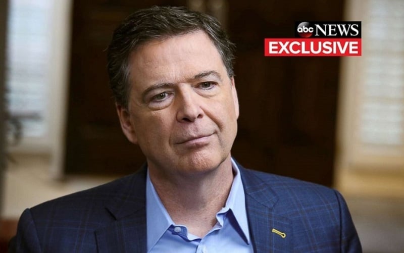 NEWS.ro: Fostul şef al FBI, James Comey, a fost pus sub acuzare pentru că ar fi transmis unui jurnalist în 2016 informaţii clasificate ca secret de apărare. Este a treia încercare de urmărire penală din partea Departamentului de Justiţie al lui Trump