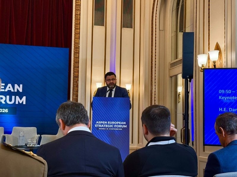 NEWS.ro: GUVERNUL LUCA NICULESCU - Dan Neculăescu, ambasador la NATO, propunerea pentru Ministerul Afacerilor Externe. Legătura cu Sorin Grindeanu