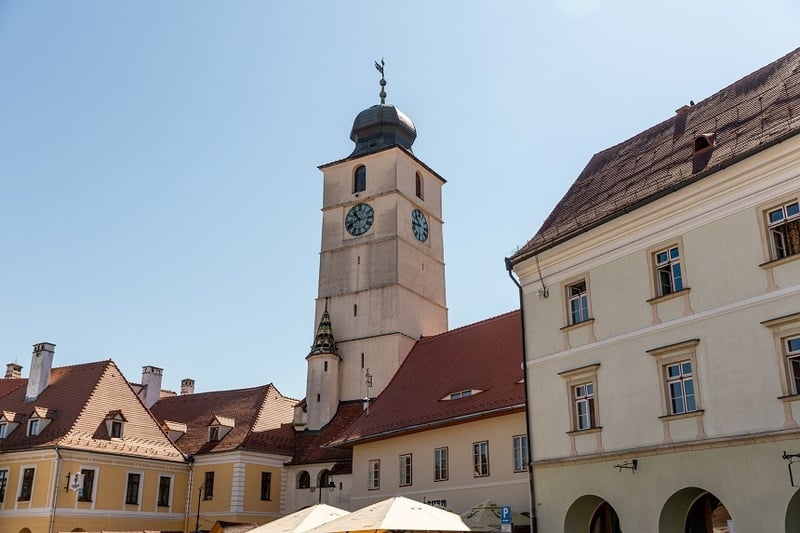 NEWS.ro: INS: Capacitatea de cazare turistică a României a ajuns la 16.399 structuri de primire turistică, la data de 31 iulie 2026, în plus cu 14,5%, faţă de iulie 2025/În Constanţa, cele mai multe/Apartamentele şi camerele de închiriat, cel mai mare avans