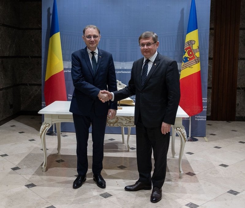 NEWS.ro: Luca Niculescu: Discuţii excelente cu preşedintele Parlamentului Republicii Moldova, Igor Grosu / Suntem alături de Republica Moldova şi ne coordonăm pentru a face faţă atacurilor hibride şi incursiunilor zilnice cu drone