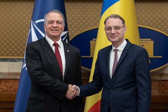 NEWS.ro: Luca Niculescu l-a primit pe ambasadorul SUA la Bucureşti: Pentru Guvernul pe care îl conduc şi pentru mine personal, relaţia cu SUA reprezintă o prioritate fundamentală / Trebuie să facem mai mult pentru a atrage investiţii americane în România