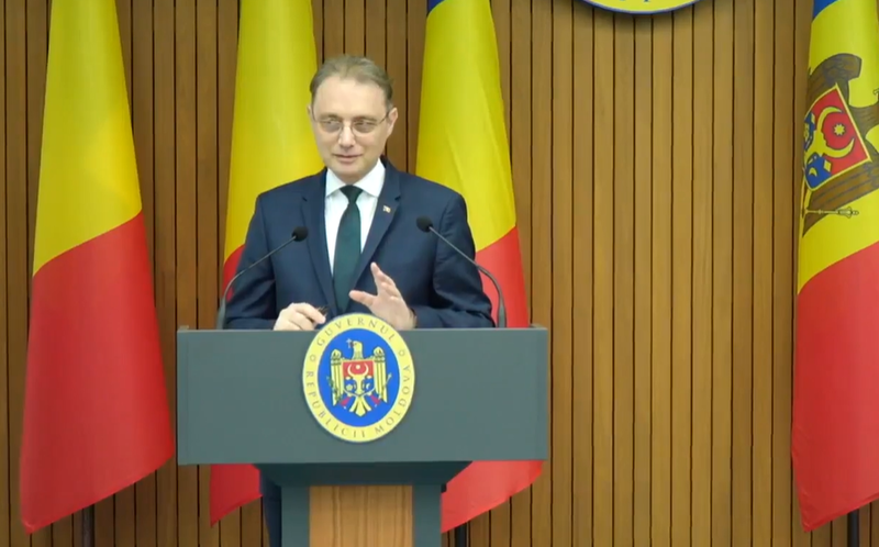 NEWS.ro: Luca Niculescu, la Chişinău: Avem discuţii foarte aplicate pentru a întări colaborarea noastră în domeniul apărării. Există şi programul SAFE, care va întări industria din România / Vom lucra foarte aplicat pentru a întări apărarea cetăţenilor noştri