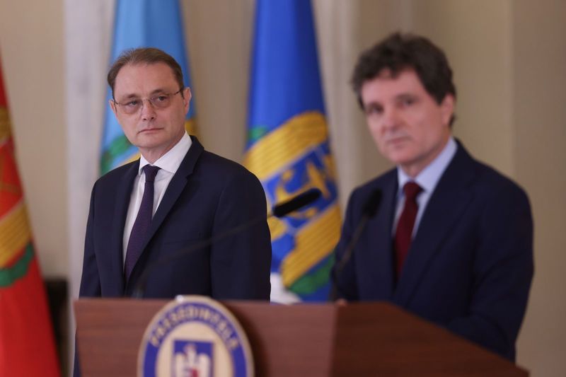 NEWS.ro: LUCA NICULESCU, NOMINALIZAT PREMIER - Reacţii politice - Ionel Bogdan (PNL): Vom avea discuţii cu premierul desemnat / George Simion: Zero voturi de la AUR/ Grindeanu: Noua nominalizare continuă să sfideze matematica parlamentară