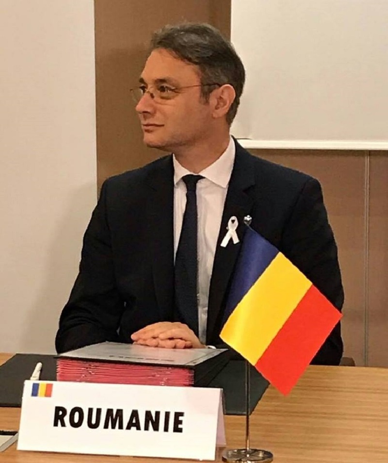 NEWS.ro: Luca Niculescu răspunde celor care îl ironizează pentru că face recenzii de carte şi anunţă că vrea să scrie cărţi despre experienţa sa în relaţia cu OCDE şi despre încercarea de a forma un guvern