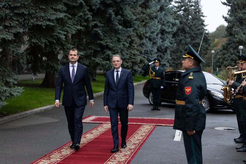 NEWS.ro: Luca Niculescu reiterează la Chişinău că Guvernul nu doreşte în niciun caz mărirea taxelor, a impozitelor, introducerea unor taxe noi:  Noi vrem să aducem prosperitate, nu să prelungim austeritatea