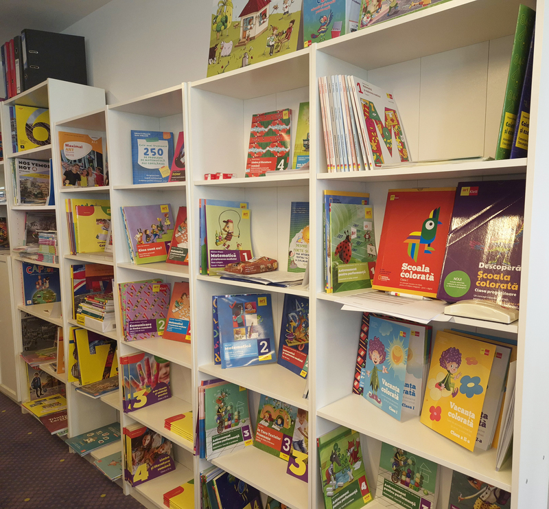 NEWS.ro: Manuale noi pentru clasa a IX-a, pentru 63 de discipline, disponibile în format digital şi PDF/ Anunţul Ministerului Educaţiei