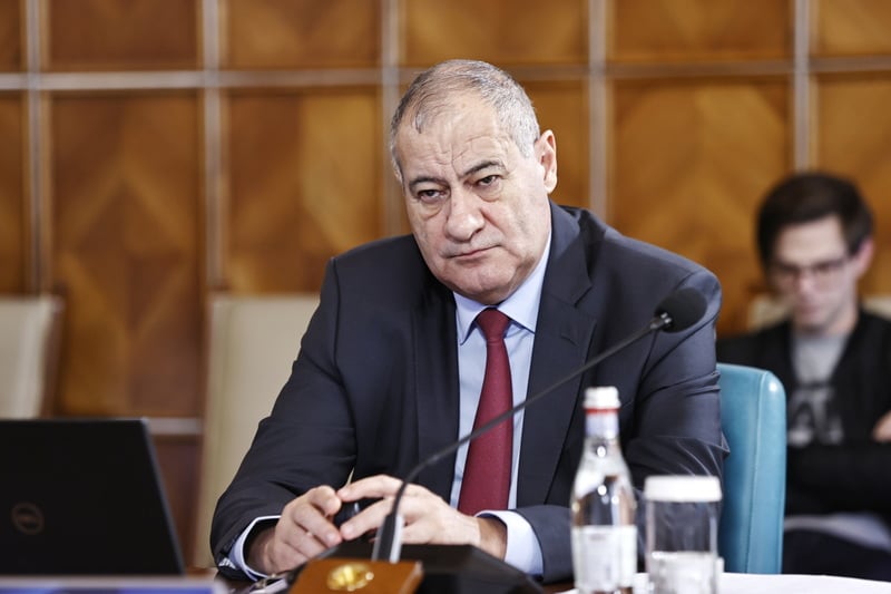 NEWS.ro: Marian Neacşu, despre cazul elevului din Bistriţa care a atacat o profesoară cu un cuţit: Am fost informat că acel tânăr are o abordare extrem de negativistă în ceea ce priveşte imigraţia, bănuiesc că modelul francez a fost un factor de influenţă