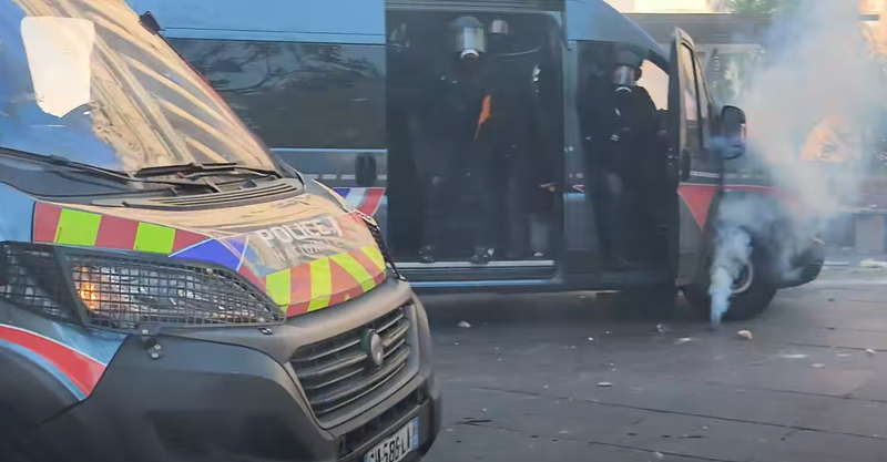 NEWS.ro: Mii de persoane implicate în revolte la Marsilia. Primarul Benoît Payan „cere explicaţii”. Protestatarii au pătruns cu forţa în sediul primăriei