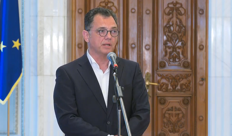 NEWS.ro: Ministrul Apărării, Radu Oprea: Sunt la curent cu evoluţia situaţiei de securitate din nord-estul României, unde două drone au pătruns neautorizat în spaţiul aerian naţional / Prioritatea noastră este protejarea populaţiei şi a spaţiului aerian