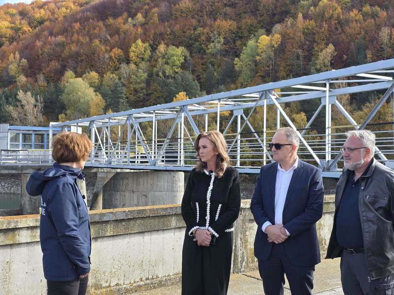 NEWS.ro: Ministrul Mediului, vizită la barajele Paltinu şi Măneciu – Natalia Intotero: Prioritatea mea este ca oamenii să nu mai rămână fără apă / Este esenţial să îi aducem la aceeaşi masă pe toţi cei implicaţi