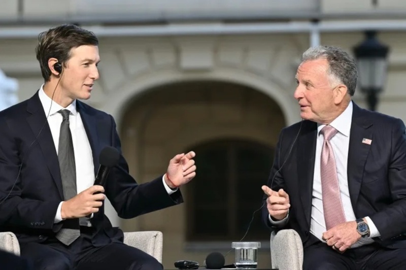 NEWS.ro: Negocierile de la Miami între SUA şi Ucraina, umbrite de un acord între Trump şi Putin privind o cumpărare negociată de motorină