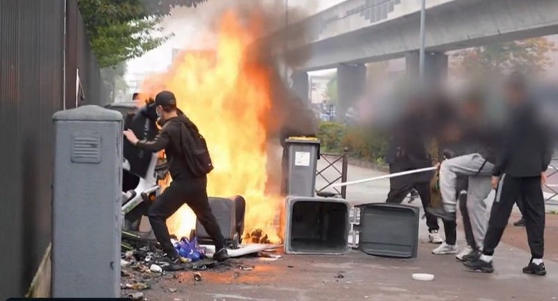 NEWS.ro: Noi ciocniri între elevi şi poliţie în Franţa, în timp ce protestele violente se extind în toată ţara. Ministrul justiţiei spune că părinţii ar trebui să plătească despăgubiri. Peste 5.000 de arestări au fost efectuate începând de luni