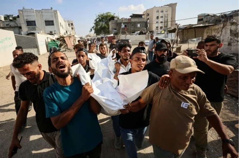 NEWS.ro: Opt morţi în Fâşia Gaza, trei într-un atac cu dronă la o universitate la Gaza. Zece studenţi şi profesori, ucişi în ultima săptămână, anunţă Ministerul Educaţiei din enclavă, care denunţă ”tăcerea lumii faţă de atacuri împotriva studenţilor şi universităţ