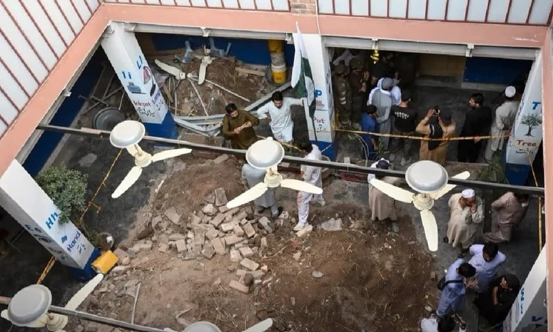 NEWS.ro: Pakistan: Treizeci şi patru de copii şi o profesoară au murit în urma prăbuşirii acoperişului unei şcoli