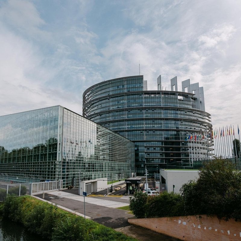 NEWS.ro: Percheziţii la Parlamentul European în cadrul unei anchete care vizează aleşi de extremă dreapta