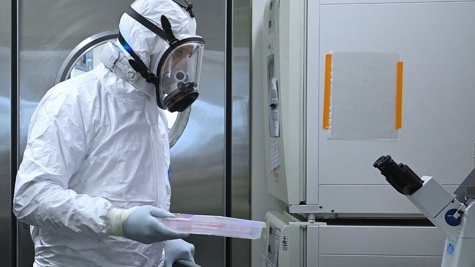 NEWS.ro: Posibil focar de ciumă în Rusia - Presa locală scrie că 200 de persoane ar fi în carantină, după moartea unei tinere tehniciene de laborator. Moscova încearcă să liniştească populaţia, Trump îşi oferă ajutorul