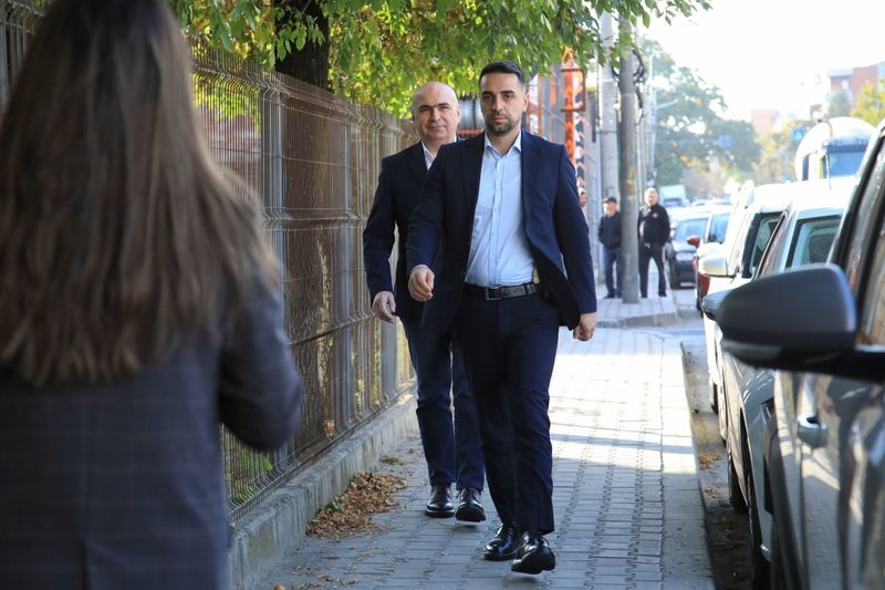 NEWS.ro: Premierul Ilie Bolojan, la DNA Iaşi, în dosarul Bogos - FOTO