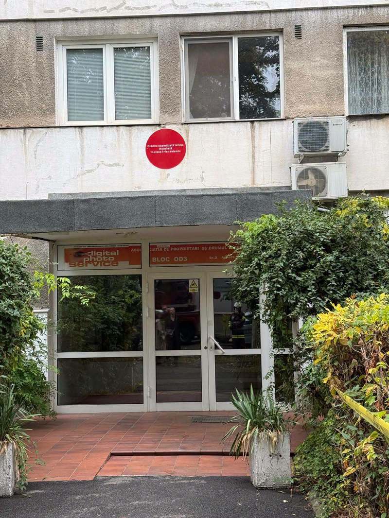 NEWS.ro: Primăria Bucureşti: Crăpătura de la blocul din Drumul Taberei există de 9 ani / Cauza nu este calitatea proastă a construcţiei, ci problemele cu canalizarea blocului / Locatarii au refuzat consolidarea
