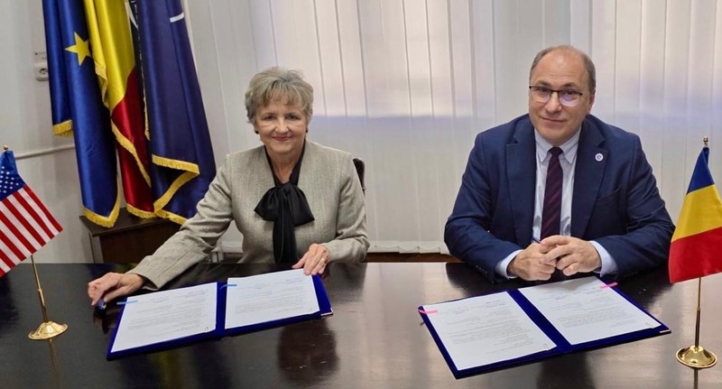 NEWS.ro: Programele FLEX Global şi FLEX Abroad Global, care prevăd acordarea de burse de sudiu elevilor români şi americani, vor continua în anul şcolar 2027 – 2028 / Memorandum semnat de ministrul Mihai Dimian