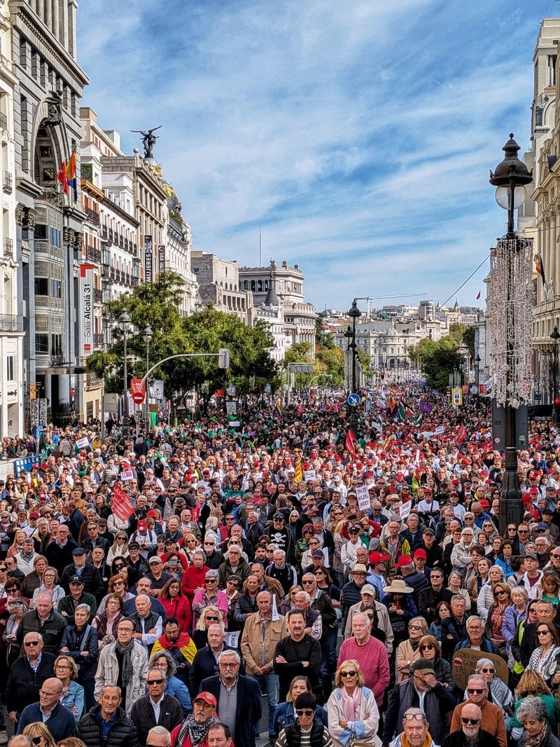 NEWS.ro: Proteste în Europa: 25.000 de oameni au manifestat la Madrid pentru măsuri de protecţie cu privire la sistemul public de pensii
