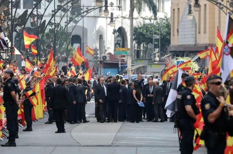 NEWS.ro: Regele Spaniei Felipe al VI-lea şi regina Letizia, primiţi de o mulţime entuziastă la Ceuta, într-o vizită sensibilă diplomatic