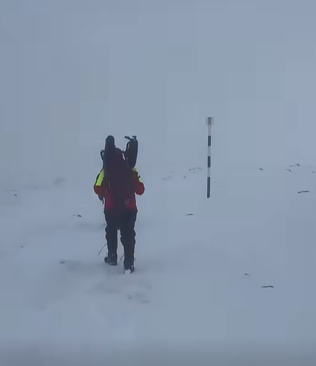 NEWS.ro: Salvamont Prahova - Intervenţie la Vârful Omu pentru recuperarea unei turiste din Israel care a suferit un traumatism la genunchi / Recomandări pentru turişti - VIDEO