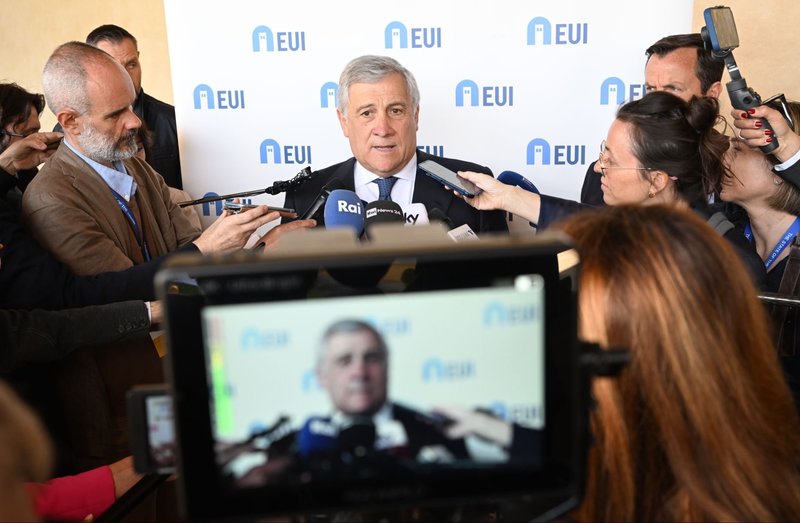 NEWS.ro: Şeful diplomaţiei italiene, ridiculizat pe internet pentru declaraţii considerate sexiste