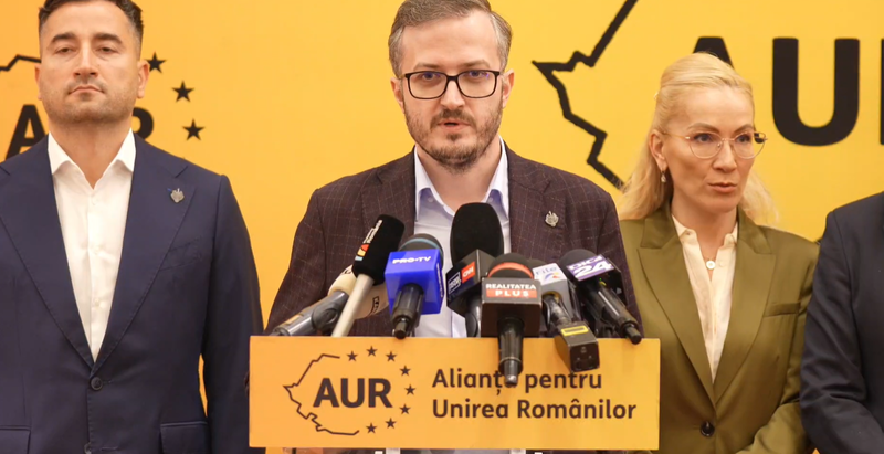 NEWS.ro: Ştefăniţă Avrămescu: PSD acuză greaua moştenire a guvernării PSD, PNL, USR, UDMR, iar pe partea cealaltă avem PNL cu Ilie Bolojan, care critică PSD-ul, care a preluat guvernarea de la ei. Este un haos total, din care românii nu obţin nimic