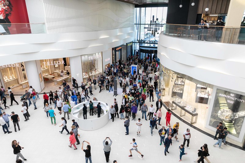 NEWS.ro: Studiu Colliers: Mai mult de jumătate din stocul modern de retail din România are peste 15 ani, iar în Bucureşti ponderea ajunge la 59%/ Investiţiile se mută tot mai mult de la dezvoltări noi către modernizarea centrelor comerciale existente