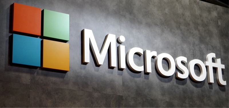 NEWS.ro: SUA suspendă cererile de rezidenţă permanentă depuse de Microsoft, Adobe şi mari companii IT pentru angajaţi străini, invocând suspiciuni de fraudă