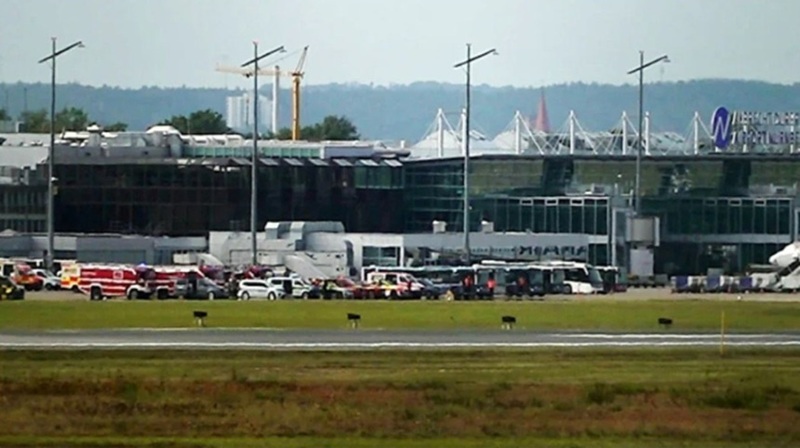 NEWS.ro: Trafic perturbat pe Aeroportul din Nürnberg de o ”urgenţă în zbor” şi de o posibilă dronă la sol