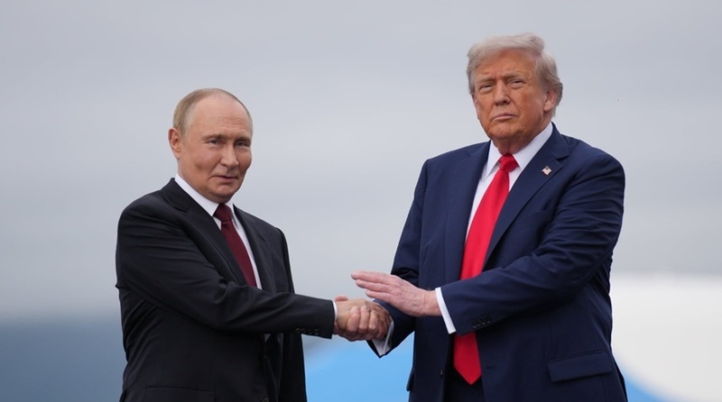 NEWS.ro: Trump anunţă că Rusia va livra ”imediat” milioane de tone de motorină SUA şi lumii, în urma unor ”discuţii foarte rodnice” cu Putin