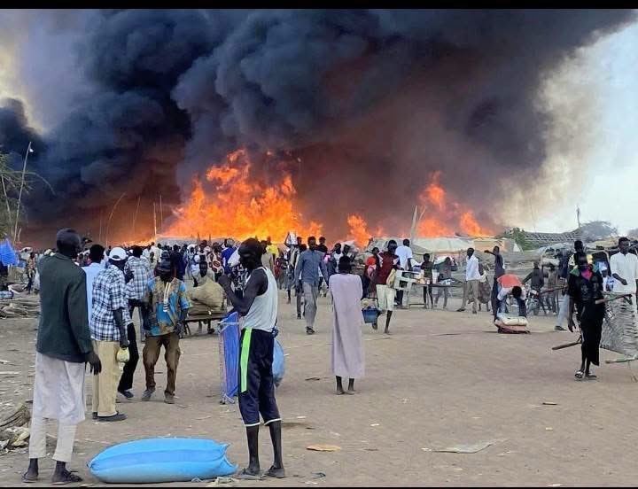 NEWS.ro: Un atac cu dronă asupra unei pieţe din regiunea africană disputată Abyei a provocat moartea a cel puţin 153 de persoane / Un depozit de combustibil arde în continuare - VIDEO
