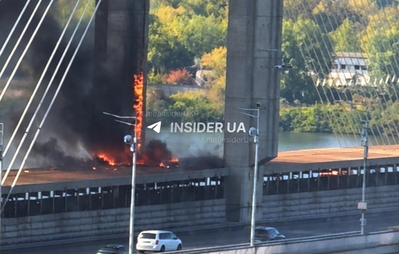 NEWS.ro: Un pod important de la Kiev, lovit de două drone ruseşti, anunţă Kliciko. Transportul în comun, oprit, ingineri ”inspectează starea structurii”