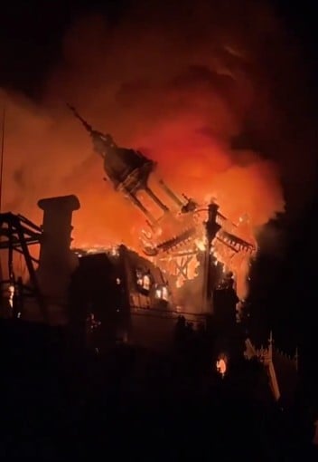 NEWS.ro: Un suspect având legături cu extrema stângă a fost reţinut în cazul incendierii Primăriei din Limoges în timpul violenţelor din 17 octombrie