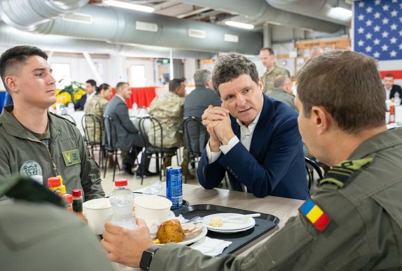 NEWS.ro: UPDATE - Bucureştiul se oferă să acopere o parte din costurile menţinerii trupelor americane în România - Bloomberg / Preşedintele Nicuşor Dan a vorbit despre aceste costuri în septembrie, în timpul vizitei în SUA