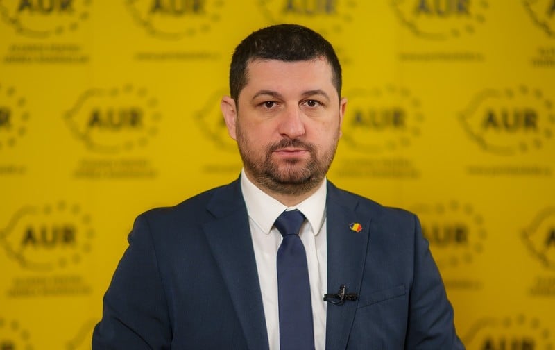 NEWS.ro: UPDATE - Co-fondatorul AUR Marius Lulea a reclamat la Poliţie că a găsit un cap de porc în dreptul porţii de acces în locuinţa sa / Lulea: Capul de porc înseamnă ameninţare. În plângere l-am nominalizat pe George Simion