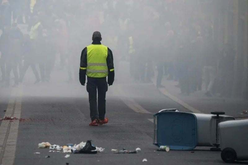 NEWS.ro: ”Vestele galbene” anunţă un ”act II” sâmbătă, după violenţele de la 17 octombrie. ”Există în mod clar o presiune uriaşă”, anunţă site-ul 17octobregiletjaune.net