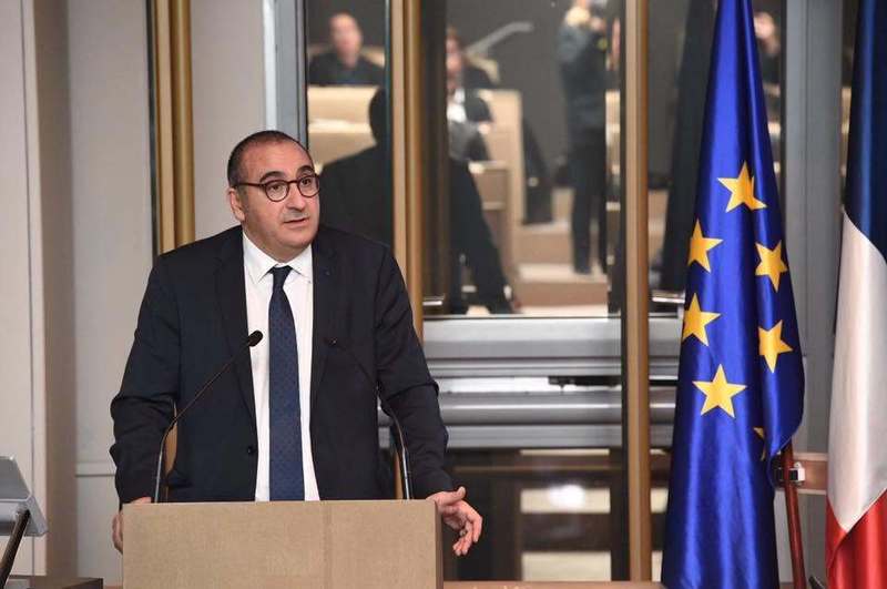 NEWS.ro: Violenţe în Franţa - Ministrul de interne şi-a dat demisia, dar Macron i-a refuzat-o