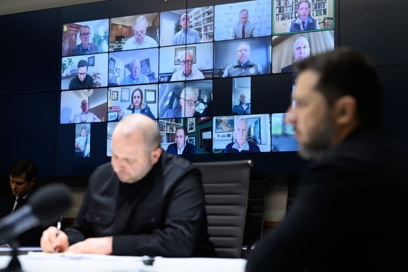 NEWS.ro: Zelenski îl acuză pe Hegseth, în faţa unor senatori americani, de întârzierea voită a livrării unor rachete interceptoare plătite deja de europeni pentru Ucraina prin PURL. Lotul ”aşteaptă semnătura lui Hegseth”