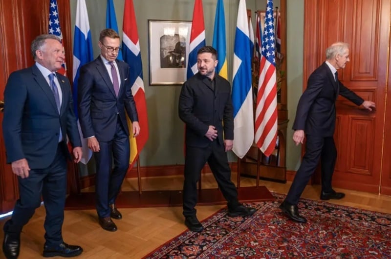 NEWS.ro: Zelenski salută, la Oslo, reluarea împărtăşirii informaţiilor clasificate americane şi cere un loc la orice negocieri ale viitorului Ucrainei