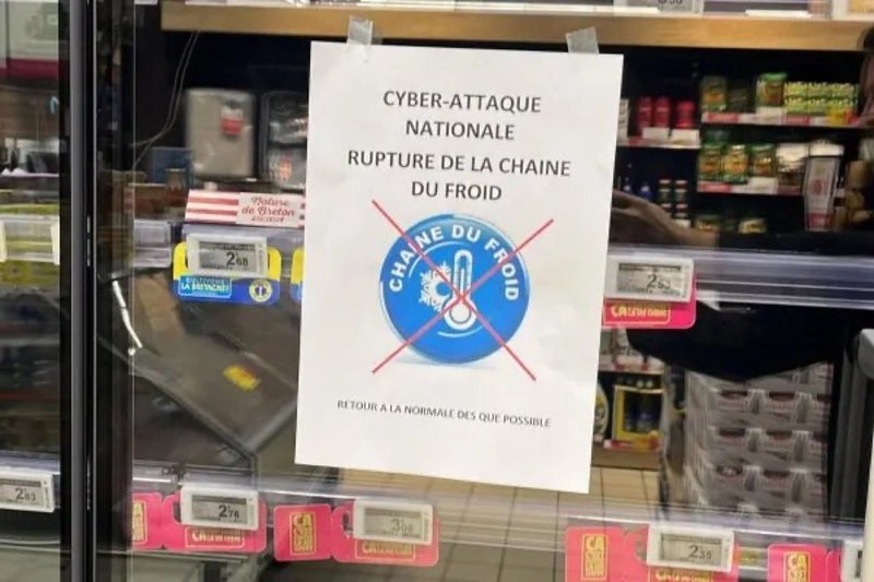 NEWS.ro: Zi neagră în supermarketurile franceze în urma unui atac cibernetic de amploare care a afectat în special frigiderele. Acestea s-au încălzit la 50 de grade. Tone de marfă congelată a trebuit aruncată