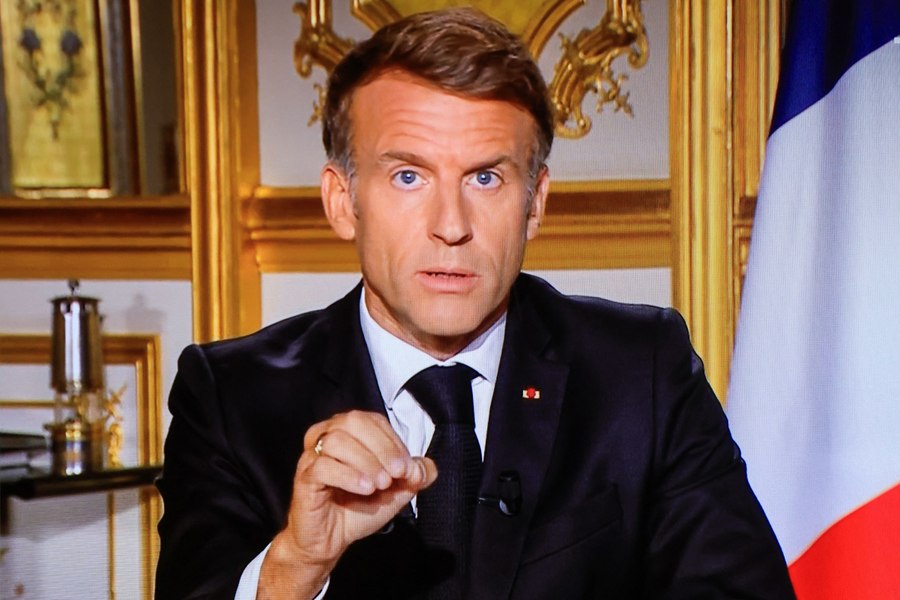 „Nimic nu justifică această violență”: Macron condamnă distrugerile de la protestele din Franța și trage la răspundere Ministerul de Interne