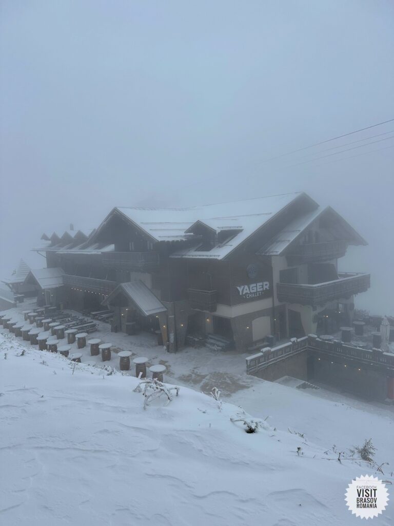 Ninge pe Transfăgărășan și în Poiana Brașov / Vizibilitate redusă / Avertisment pentru șoferi și turiști