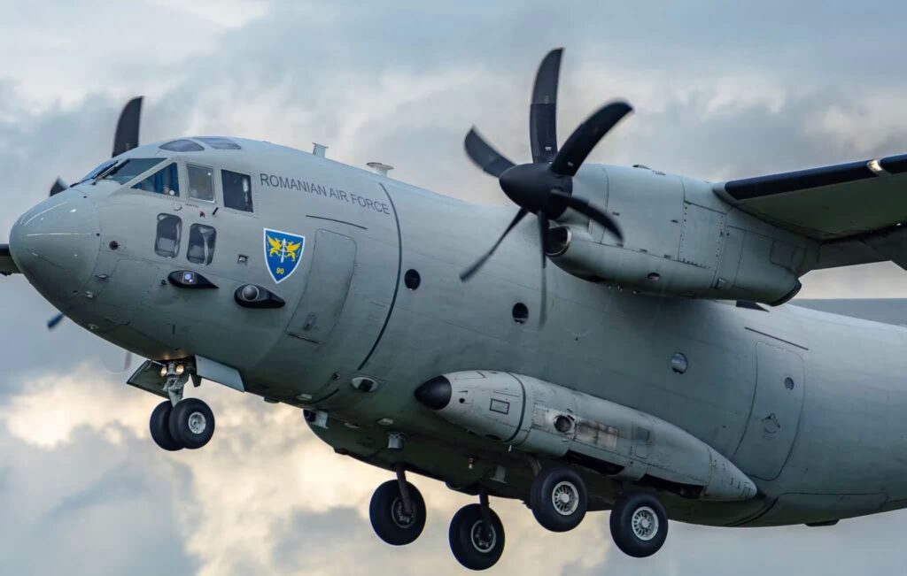 O aeronavă C-27J Spartan a Forțelor Aeriene Române intervine marți pentru stingerea incendiului de pădure declanșat pe raza județului Gorj