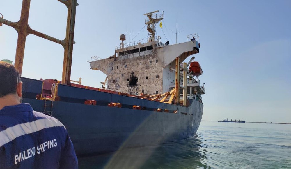 O navă a fost lovită de o dronă în Marea Neagră. Echipajul s-a autoevacuat, ambarcațiunea este în derivă