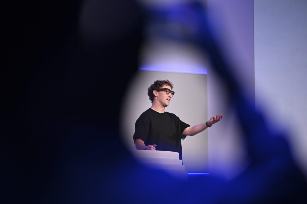 Ochelarii inteligenți Ray-Ban Meta au înregistrat conversații fără știrea utilizatorilor / Meta a confirmat problema și susține că a rezolvat-o
