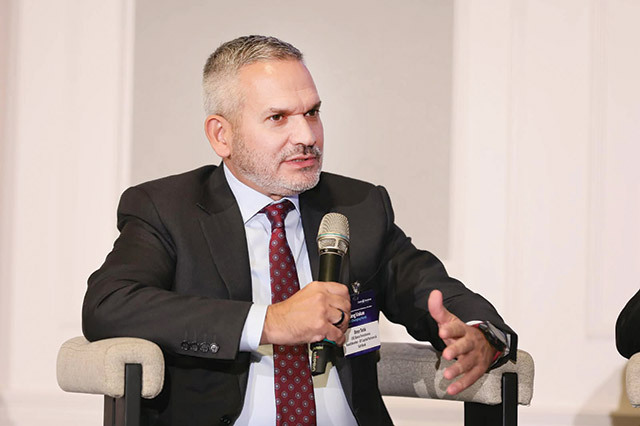 Omer Tetik, CEO Banca Transilvania: Doar în ultimii 12 ani am făcut 23 de achiziţii şi integrări. Pentru că, într-adevăr, ând ai creştere, nu poţi să o faci doar aducând oameni foarte competenţi împreună şi fiecare să se arunce în direcţii diferite. A trebuit să avem un cadru reglementat, să ştim la ce să ne aşteptăm.”