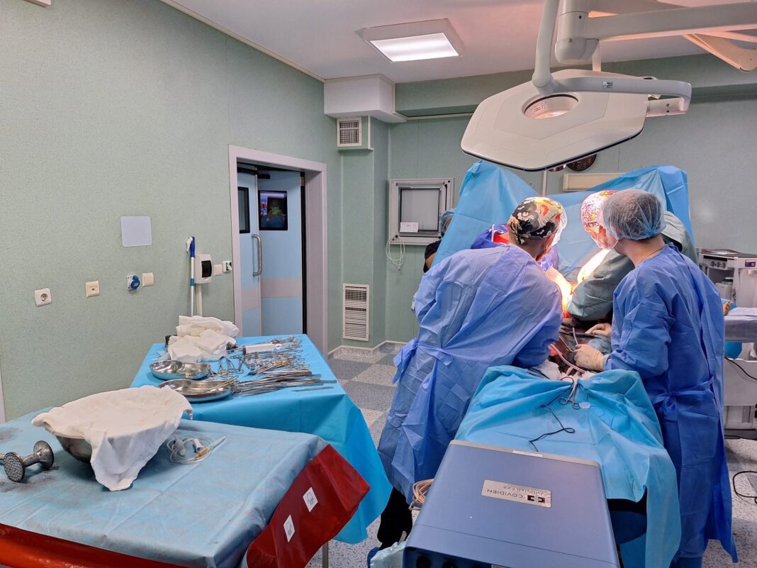 Pacienți români au beneficiat de transplanturi, două transplanturi renale și un transplant hepatic, realizate la Institutul Clinic Fundeni, cu organe oferite de Bulgaria