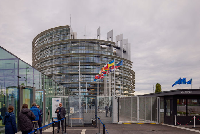 Pasul tău spre o carieră europeană: stagiile Schuman revin în primăvara lui 2027. Până când poţi aplica